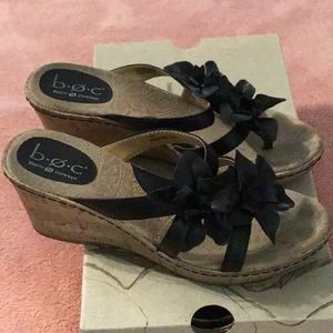 B.O.C. Black thong sandals size 7